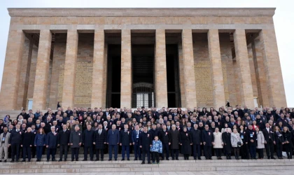 Bakan Tekin 81 ilin öğretmenleri ile Ata’nın huzurunda