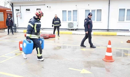 İtfaiye eri adayları zorlu parkurlarda yarışıyor