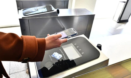 Kart taşıma, bakiye yükleme derdi yok, akıllı telefon var Toplu ulaşımda “Dijital İzmirim Kart” rahatlığı