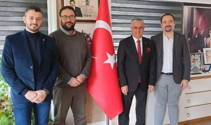 Kemer Belediye Başkanı Necati Topaloğlu’na nezaket ziyaretinde bulundu.