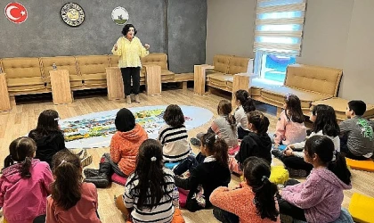 Osmangazi Belediyesi, 7-9 yaş arasındaki çocuklara yönelik ‘Masal Tadında Şiirler’ etkinliği düzenledi. Emek Yetenek Evi’nde gerçekleştirilen etkinlikte,