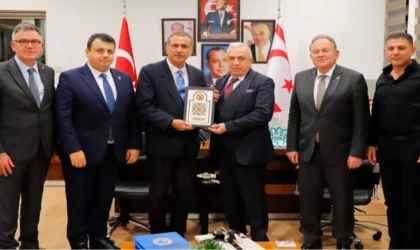 6 Şubat Kahramanmaraş Depremleri’nde hayatını kaybeden sporcuların anma törenine de katıldı.