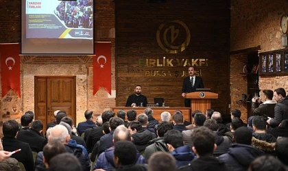 Bayrağımız hepimizi birleştiriyor ve zorluk olduğunda bir araya gelip aynı hedef doğrultusunda çalışabiliyoruz” dedi.