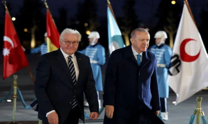 Cumhurbaşkanı Frank-Walter Steinmeier ile Cumhurbaşkanlığı Külliyesi'nde bir araya geldi.