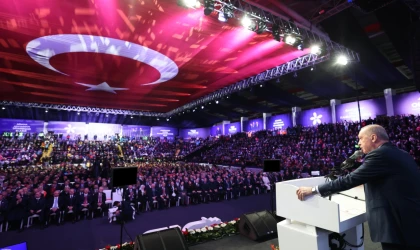 Cumhurbaşkanı Recep Tayyip Erdoğan, bugüne kadar olduğu gibi bundan sonra da ellerini deprem bölgemizden asla çekmeyeceklerini söyledi.
