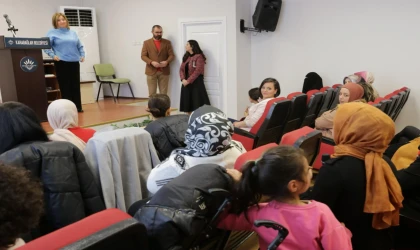 İzmir Karabağlar’da annelere farkındalık eğitimi