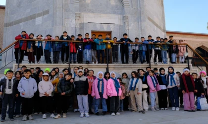 Osmaniye’den öğretmenleri eşliğinde Konya'ya gelen 80 çocuk, üç gün boyunca şehrin çeşitli kültürel ve tarihi mekanları ile şehit ve gazi derneklerini ziyaret etti.