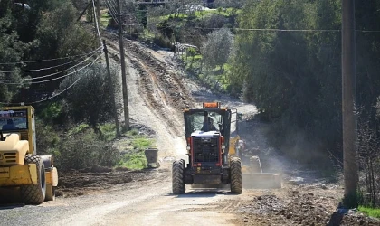 Ula İlçesi Ataköy Mahallesi Zeytinbeleni yolunda konforlu bir ulaşım sağlamak amacıyla yol yapım çalışmalarına başladı.