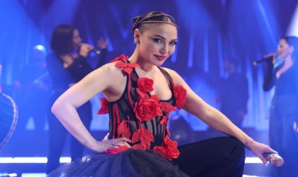 Ünlü isimler o gece konserlerinde aşk şarkıları söyledi.
