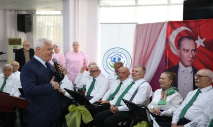 Bursa’da huzurevi korosuna Başkan Bozbey sesiyle renk kattı