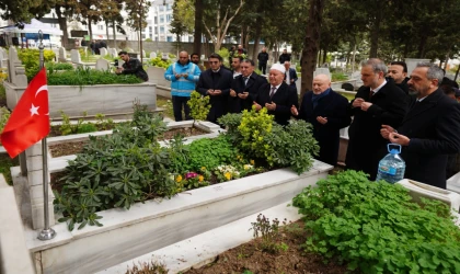 İstanbul Beylikdüzü’nde şehit kabirleri bayrama hazır