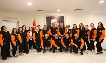 İzmir Güzelbahçe Gençlik’ten Başkan Tugay’a ziyaret