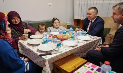Kocaeli’de Büyükakın, Ramazan ayında ev ziyaretlerine devam ediyor