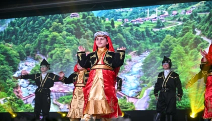 Anadolu’nun renkleri Manisa’da sahneye taşındı