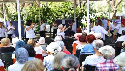 Antalya’da aktif yaşlılar sahne aldı