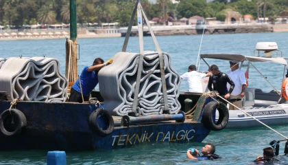Antalya’da yapay resifler denizle buluştu