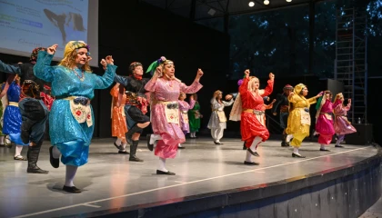 Bornova’da ”dansın renkleri” büyüledi