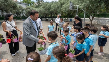 Bornovalı minik eller toprakla buluştu