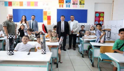 Bursa Osmangazi’de Başkan Aydın çocukların karne heyecanına ortak oldu