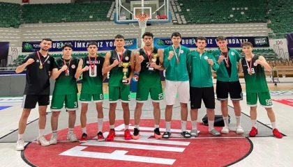 Çayırova’nın genç basketbolcuları Marmara bölge şampiyonu oldu