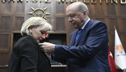 CHP’den istifa eden Nimet Özdemir AK Parti’ye katıldı