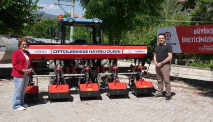 Denizli’de Bozkurtlu üreticilere çapa makinesi desteği