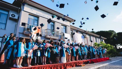 DEÜ Bergama Meslek Yüksekokulu’nda mezuniyet coşkusu