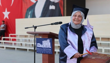 Dokuz Eylül’de mezuniyet coşkusu... 38 yıllık hayal birincilikle taçlandı