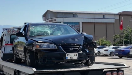 Düzce’de otomobil karşı şeride geçti: 2 yaralı!