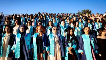 Geleceğin hemşirelerinden mezuniyet sevinci