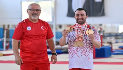 İzmirli özel sporcu Öztürk’ten tarihi başarı
