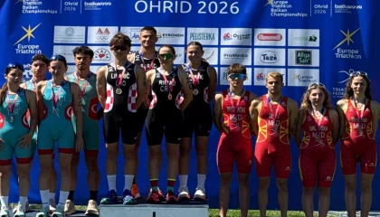 İzmirli sporcular gümüş madalya ile döndü İzmirli sporcular gümüş madalya ile döndü