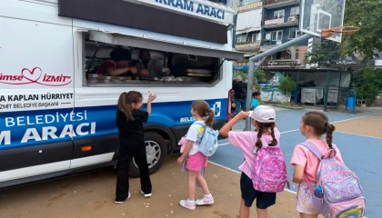 İzmitli öğrencilere yaz tatili öncesi ikram