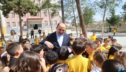 Konya’da Başkan Altay karne sevincine ortak oldu