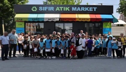 Kütahyalı öğrencilerden Sıfır Atık Market’e örnek katkı