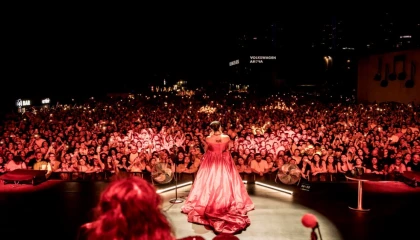 Melike Şahin’den Maximum Uniq Açıkhava’da unutulmaz gece