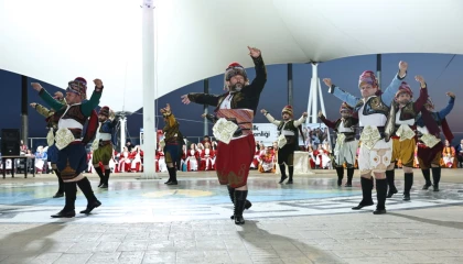 Sakarya Bayraktepe’de Maarif Halk Dansları Şenliği büyük ilgi