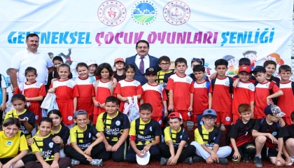 Sakarya’da Geleneksel Çocuk Oyunları Şenliği büyük ilgi gördü