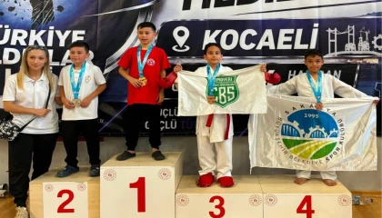 Sakarya’nın minik yıldızları Kocaeli’den 19 madalya ile döndü