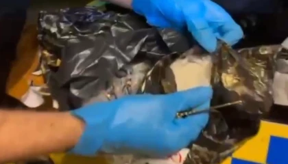 Ticari taksinin motor bölümünde 710 gram metamfetamin!