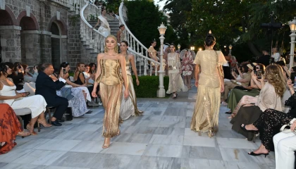 Tuba Ergin’den Büyükada’da ’karbonsuz’ defile!