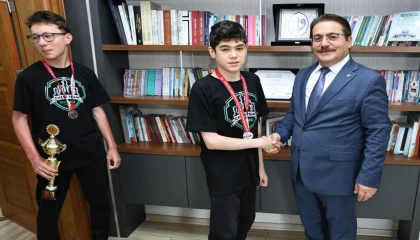 Türkiye ikincisi satranç takımından İl Milli Eğitim’e ziyaret