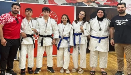 Ağrılı judoculardan yarı final başarısı