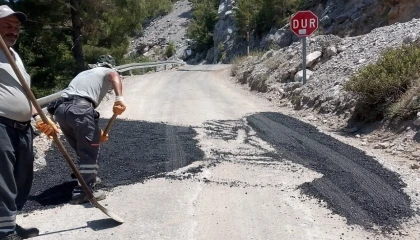 Alanya’da kırsal mahalle yollarına yaz bakımı