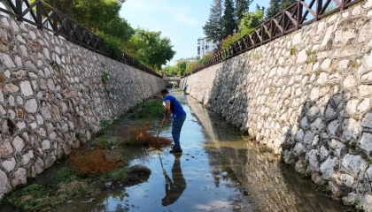 Antalya Konyaaltı’nda kapsamlı kanal temizliği