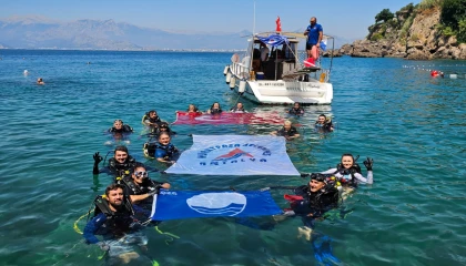 Antalya Muratpaşa’da Erenkuş Plajı’nda deniz dibi temizliği