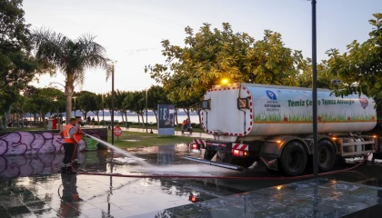 Antalya’da Konyaaltı Sahili’nde 7/24 temizlik mesaisi