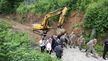 Artvin Valisi Ergün, Gürcistan sınırındaki Kemalpaşa’da incelemelerde bulundu