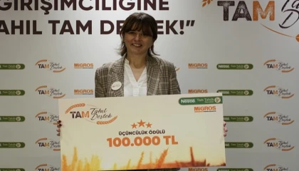 Atık durumdaki meyveleri hammaddeye dönüştürdü