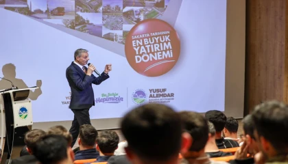 Başkan Alemdar Sakaryalı gençlerle AKM’de buluştu
